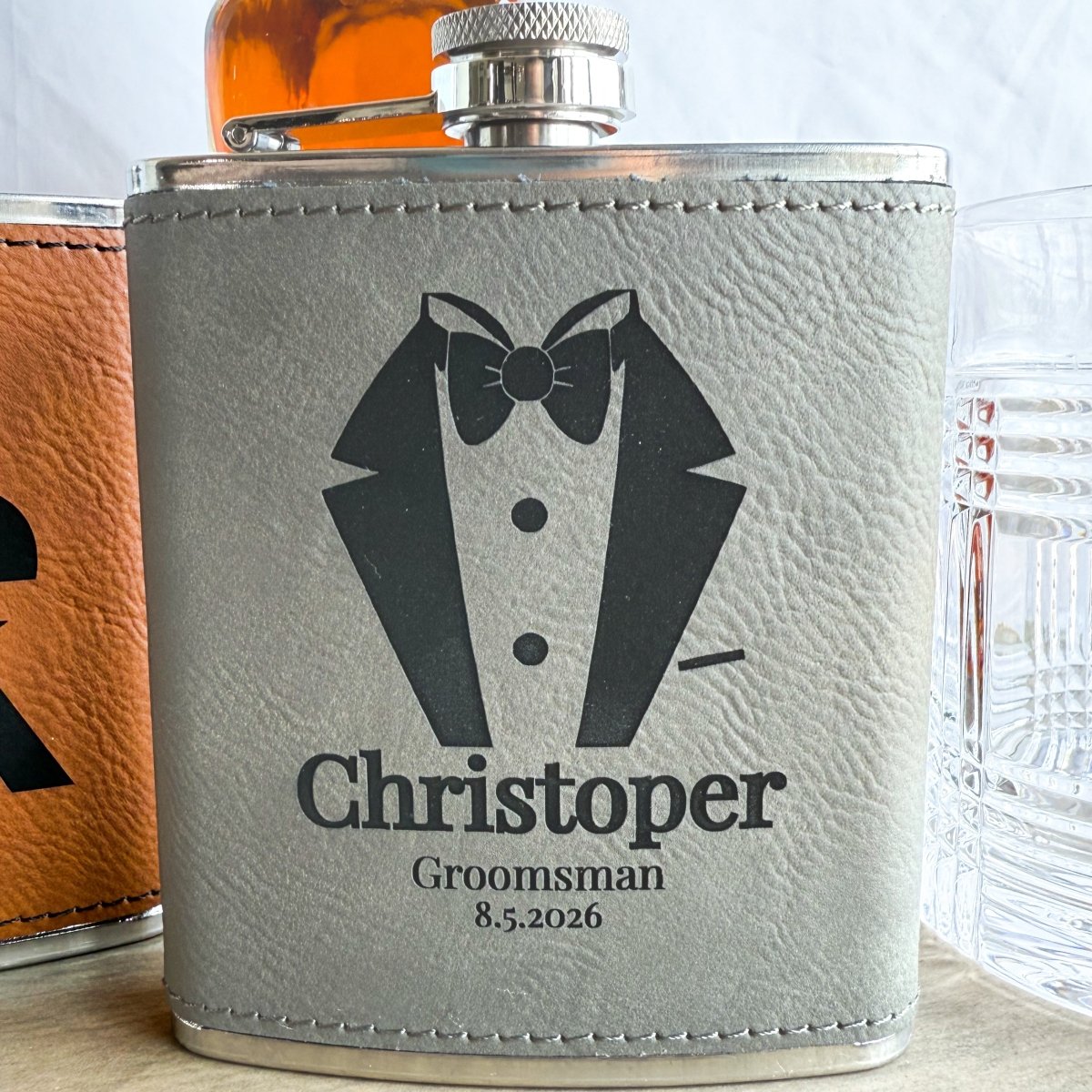 Personalized Leatherette Flask β Engraved Hunting & Outdoor Gift β Keepsake Journey - Handmade for occasion β material β style - Personalized Gift Idea - Custom Engraving -